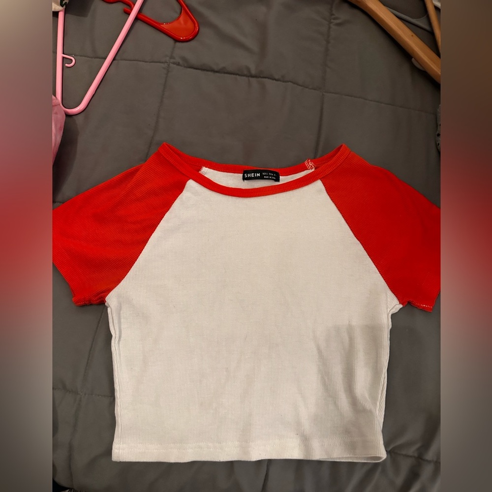 SHEIN Cropped Baseball Tee